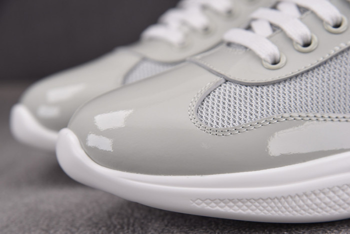 Pra*a sneaker