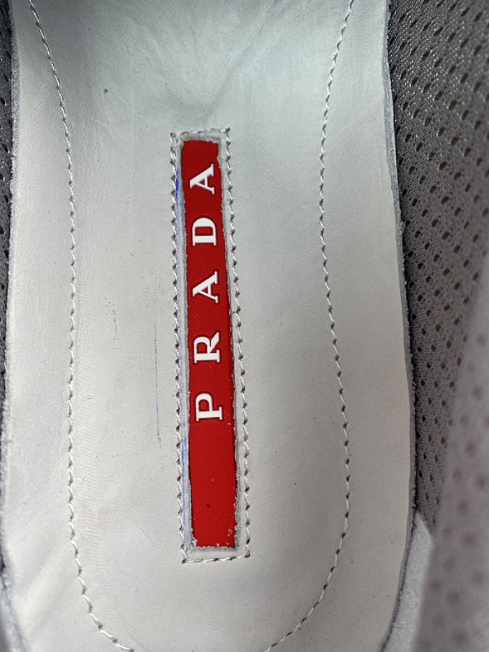 Pra*a sneaker