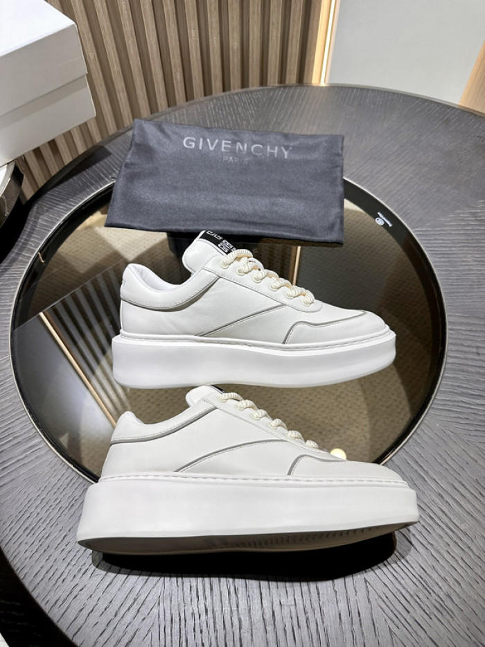 GIVENCHY SNEAKER