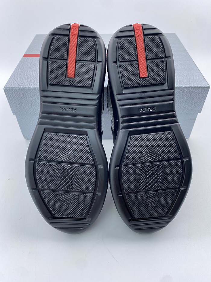Pra*a sneaker