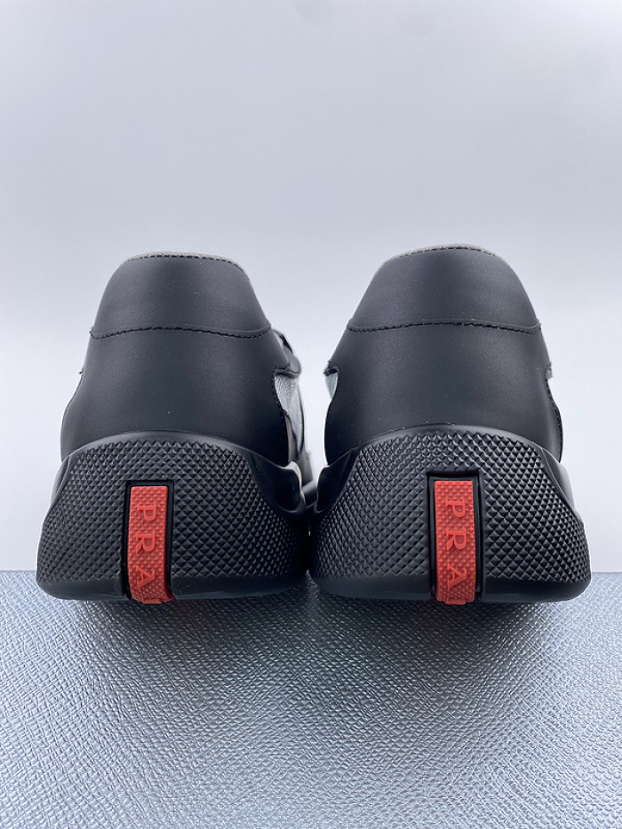 Pra*a sneaker