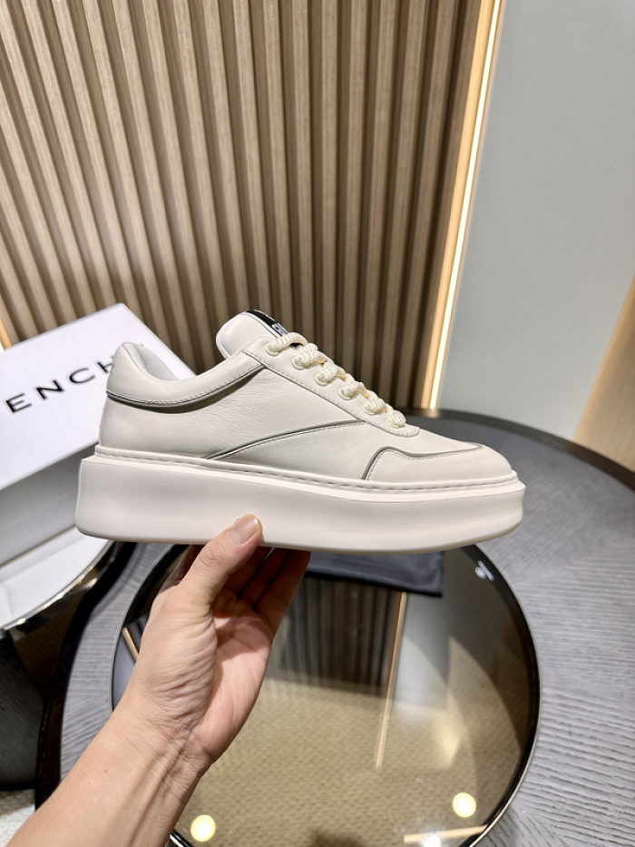 GIVENCHY SNEAKER