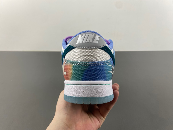 Nike SB Dunk Low x Futura Laboratories HF6061-400