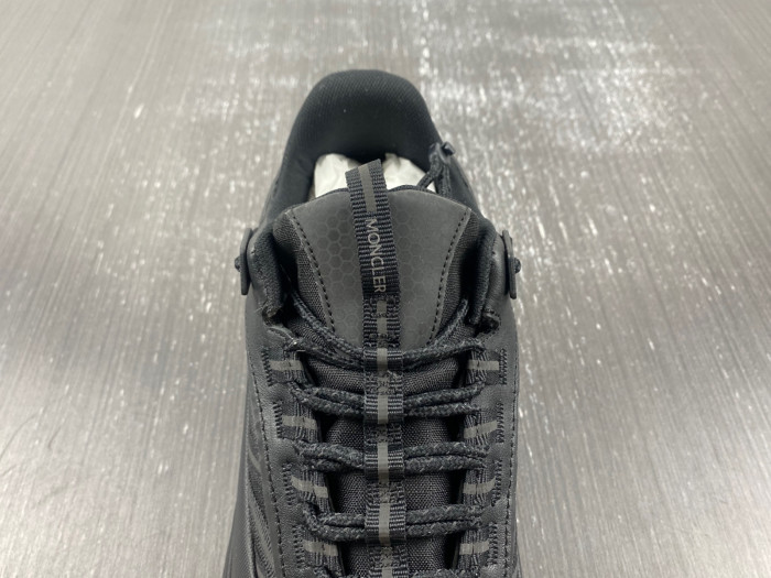MONCLER TRAILGRIP GORE-TEX