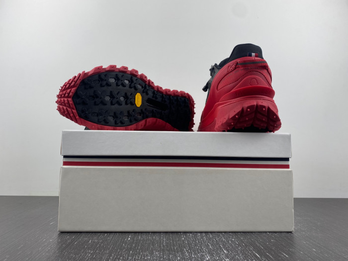 MONCLER TRAILGRIP GORE-TEX