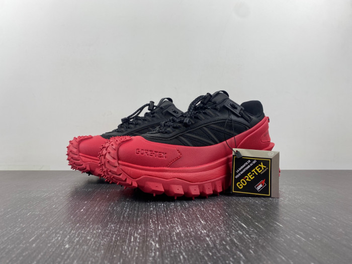 MONCLER TRAILGRIP GORE-TEX