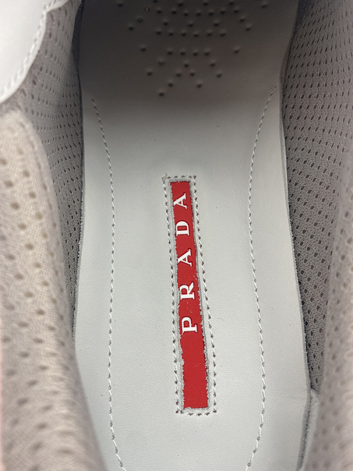 Pra*a sneaker