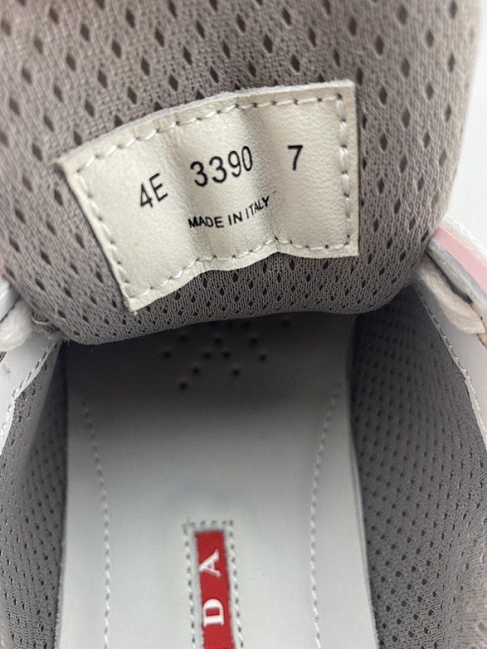 Pra*a sneaker