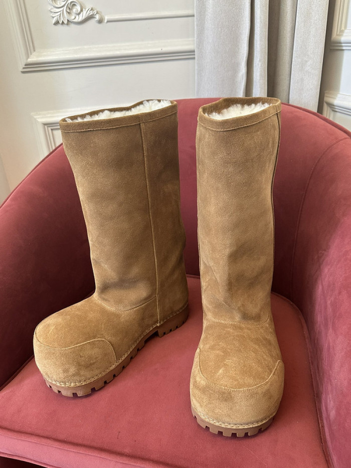 Ba*len*cia*ga alaska high boots