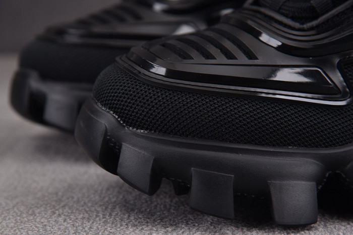 Pra*a sneaker