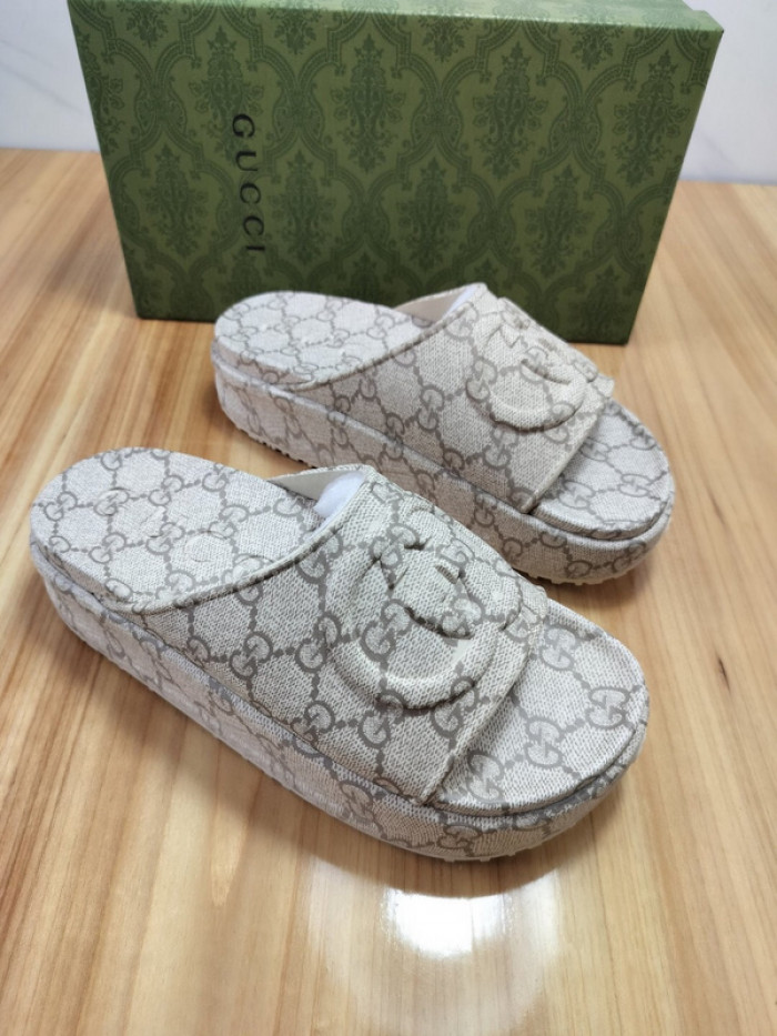 G*u*i sandal