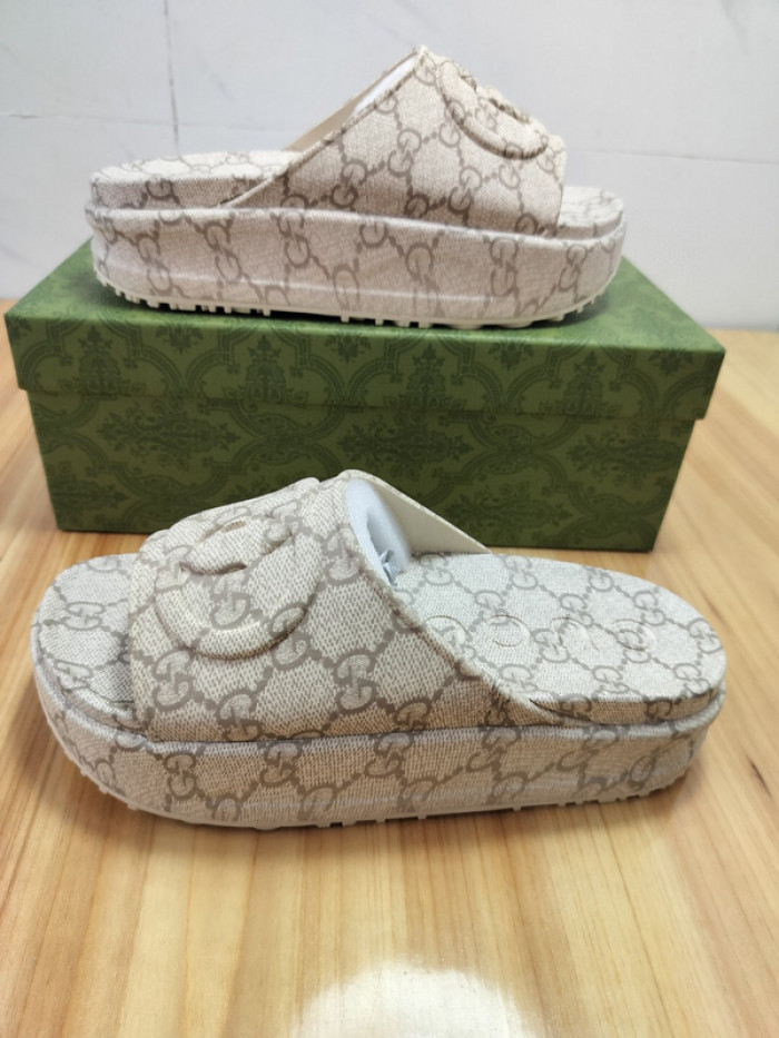 G*u*i sandal