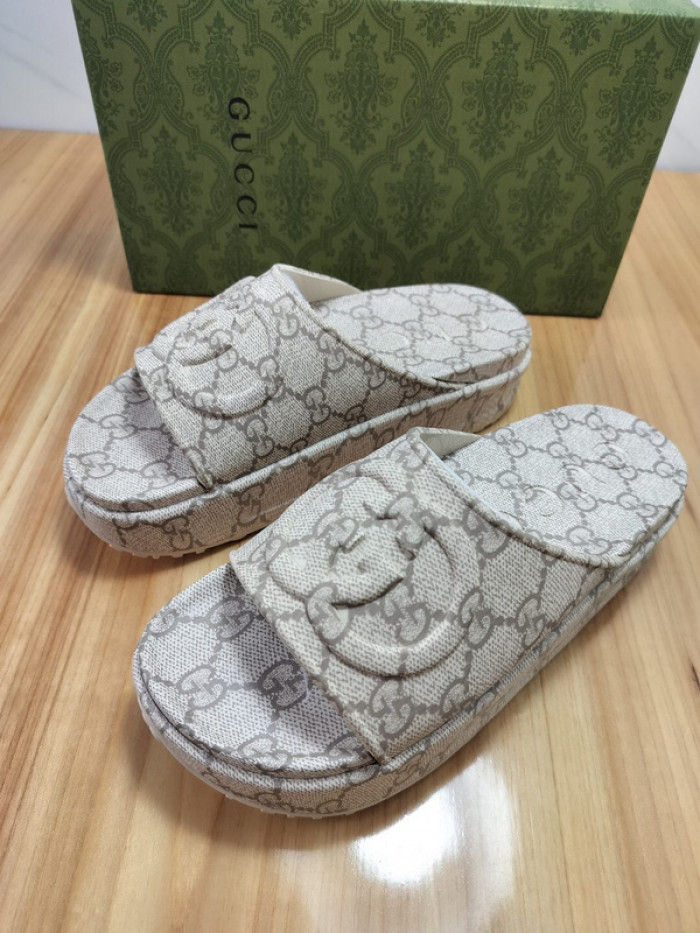 G*u*i sandal