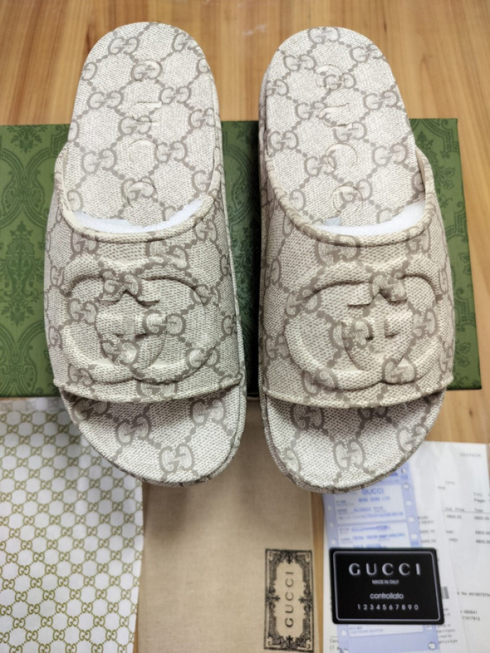 G*u*i sandal