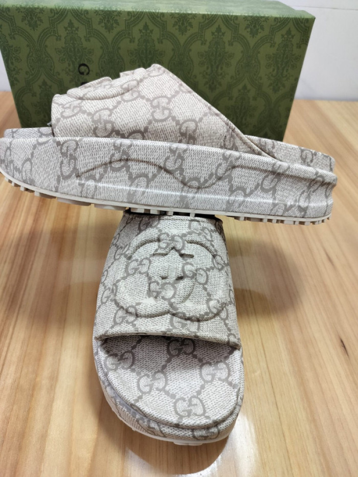 G*u*i sandal