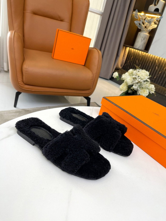 H**mes sandals