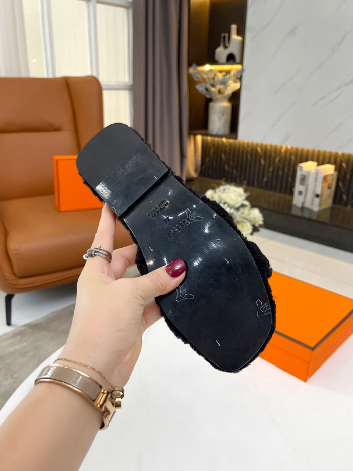 H**mes sandals