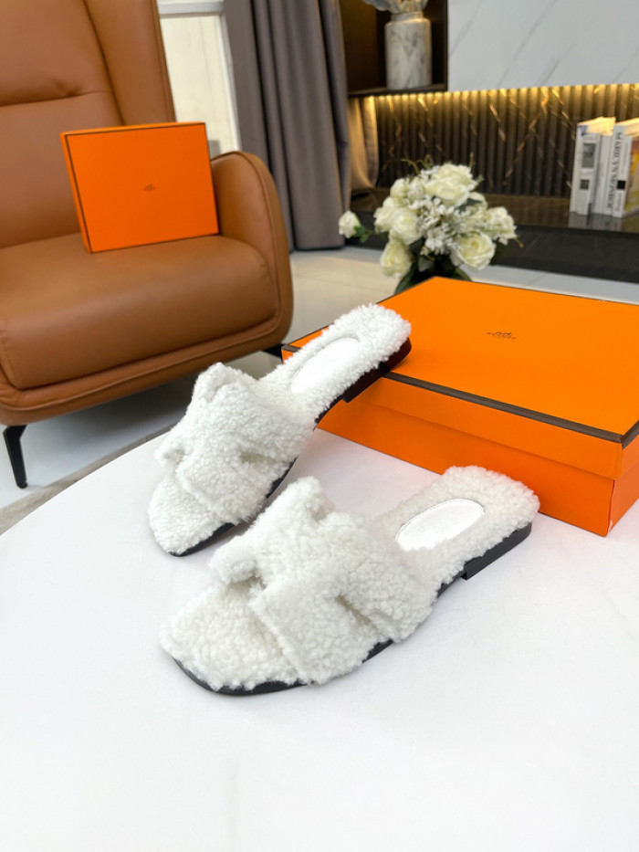 H**mes sandals