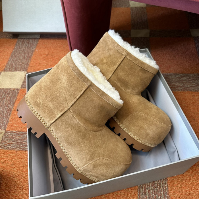 Ba*len*cia*ga brown alaska fur bootie