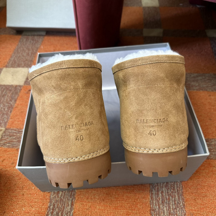 Ba*len*cia*ga brown alaska fur bootie