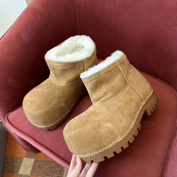 Ba*len*cia*ga brown alaska fur bootie