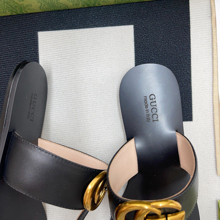 G*u*i sandal