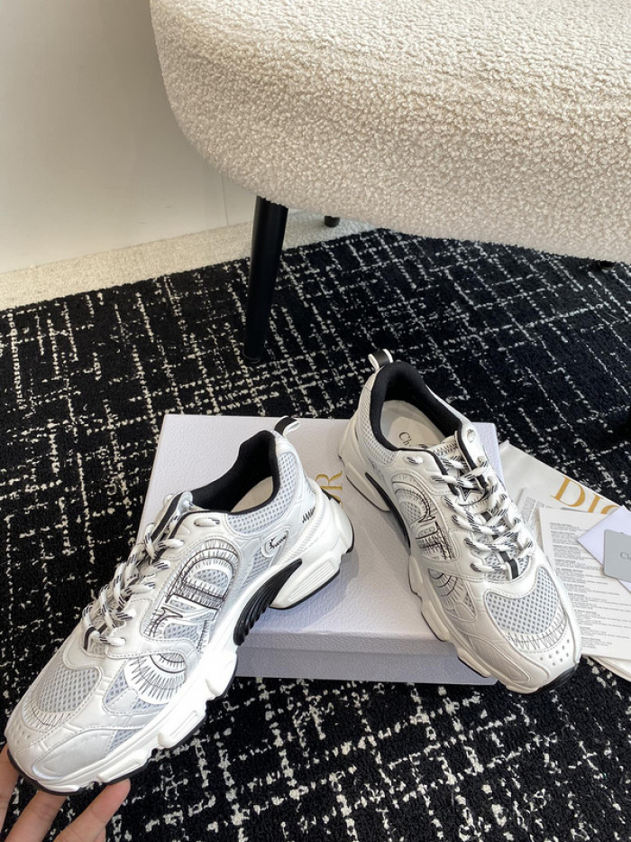 DIO* SNEAKER