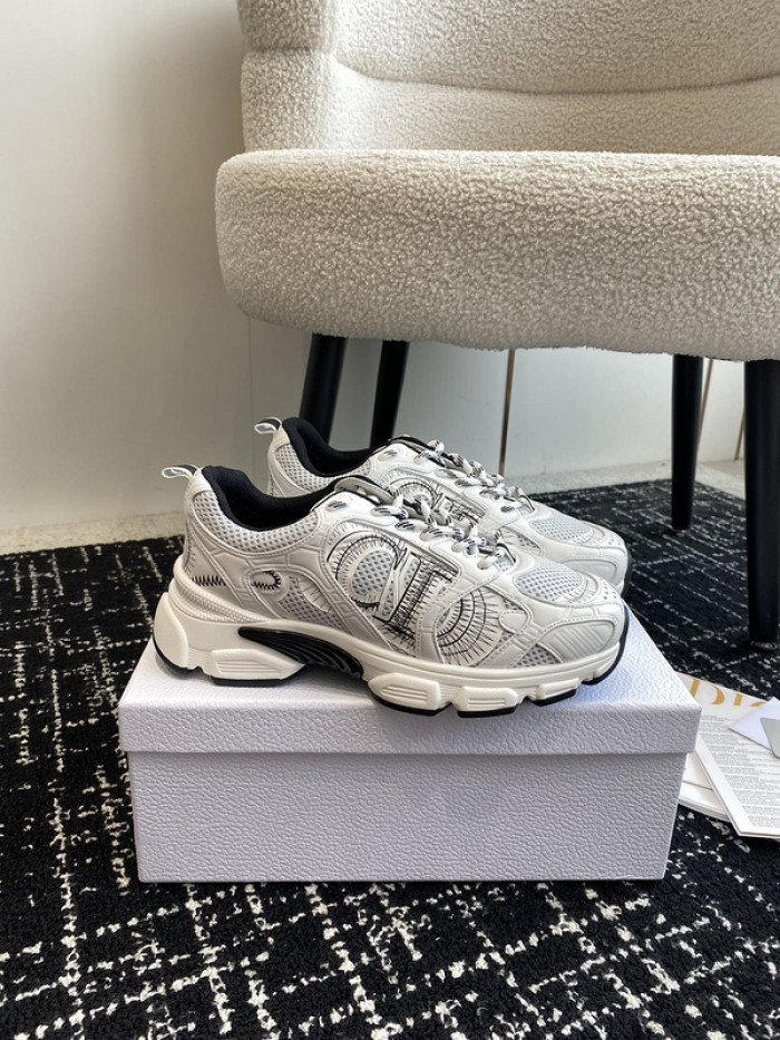 DIO* SNEAKER