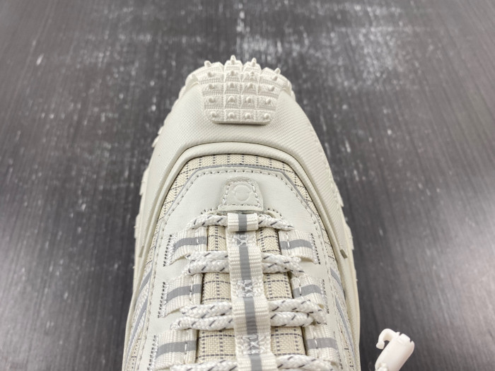 MONCLER TRAILGRIP GORE-TEX