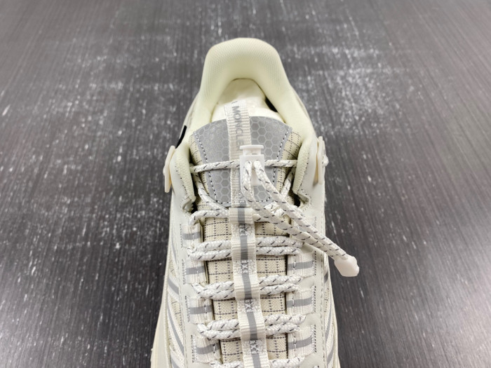 MONCLER TRAILGRIP GORE-TEX