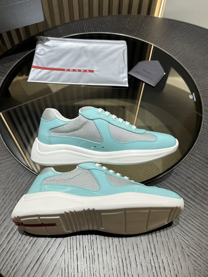Pra*a sneaker