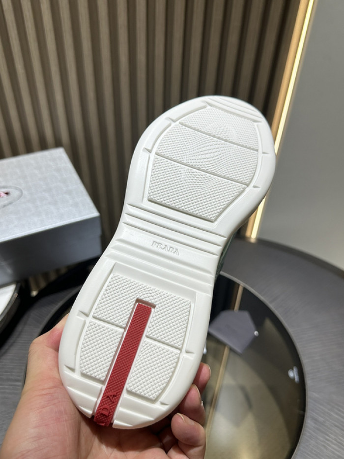 Pra*a sneaker