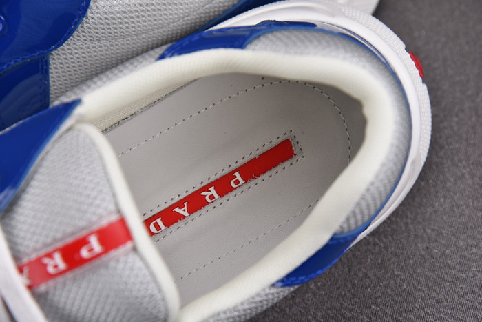 Pra*a sneaker