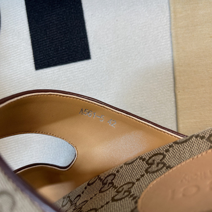 G*u*i sandal