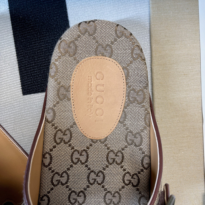 G*u*i sandal
