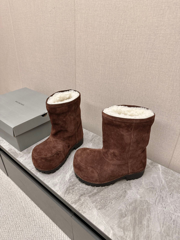 Ba*len*cia*ga alaska faux-fur low boots