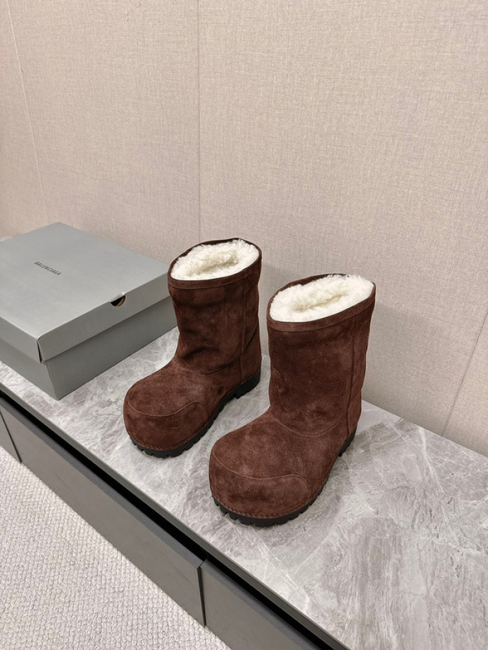 Ba*len*cia*ga alaska faux-fur low boots