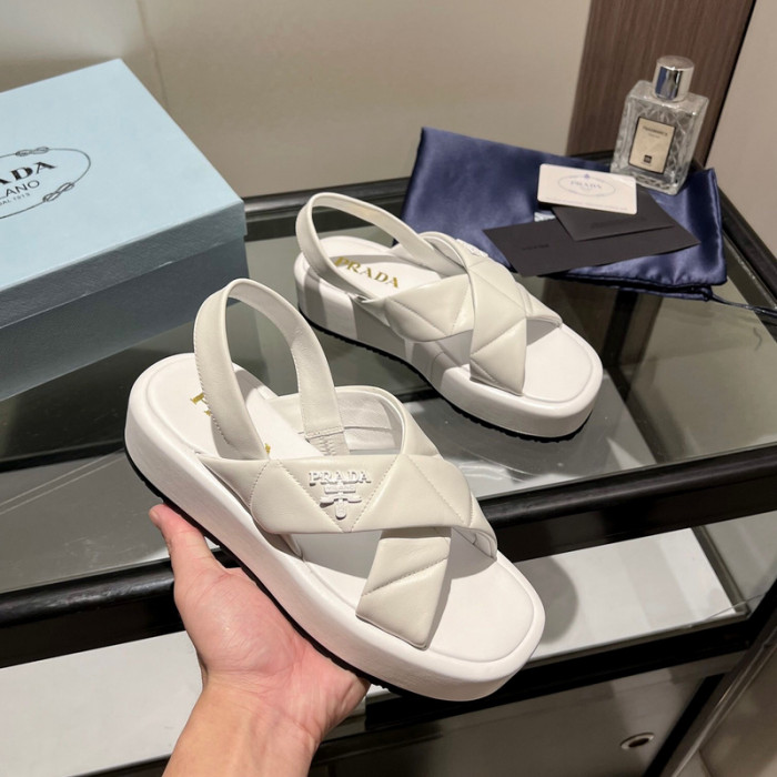 Pra*a sandal