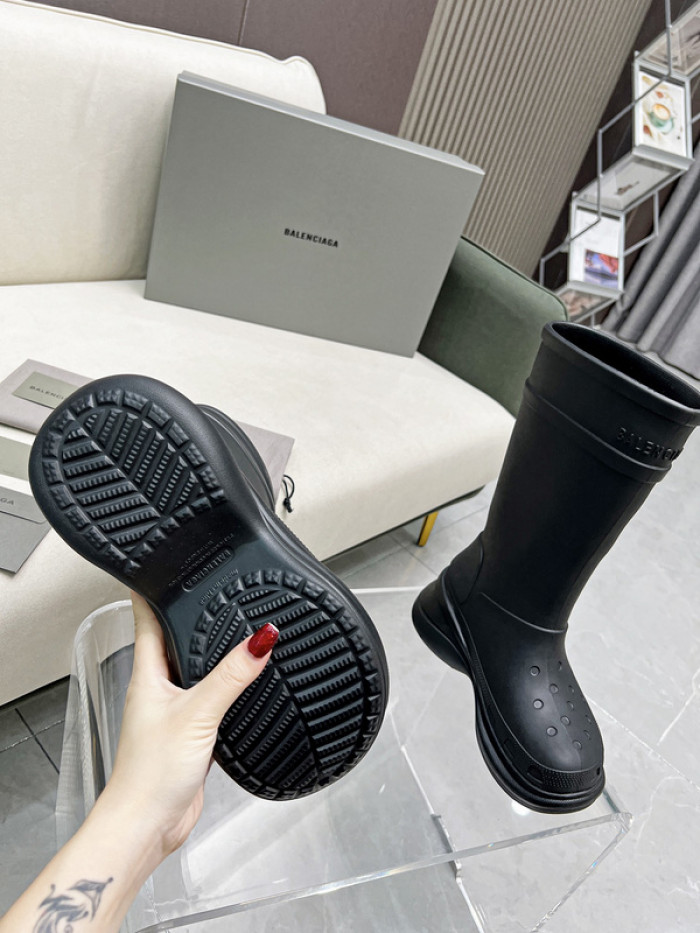 Ba*len*cia*ga cross boots