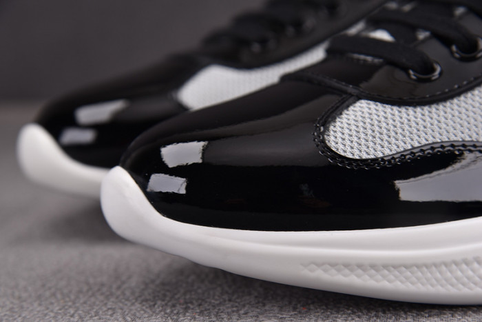 Pra*a sneaker