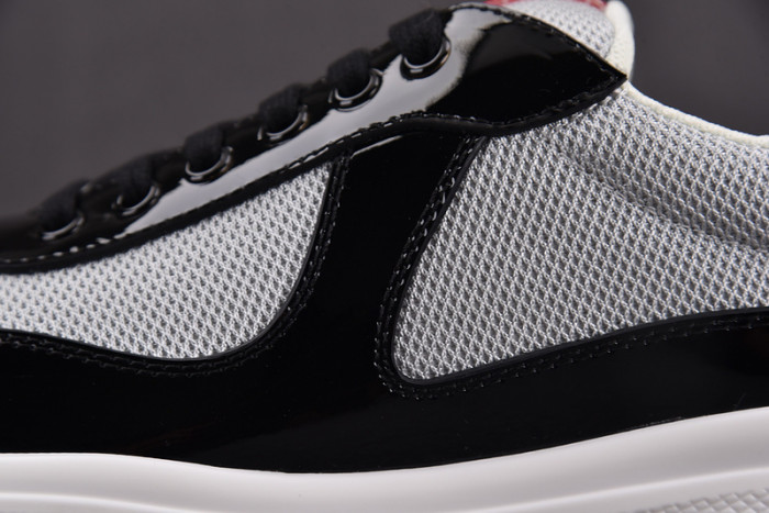 Pra*a sneaker