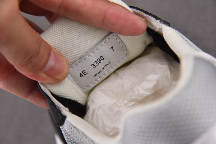 Pra*a sneaker