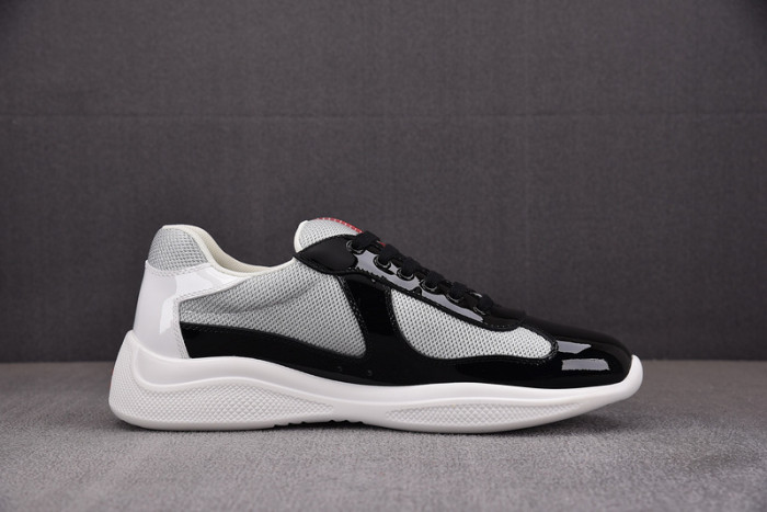Pra*a sneaker
