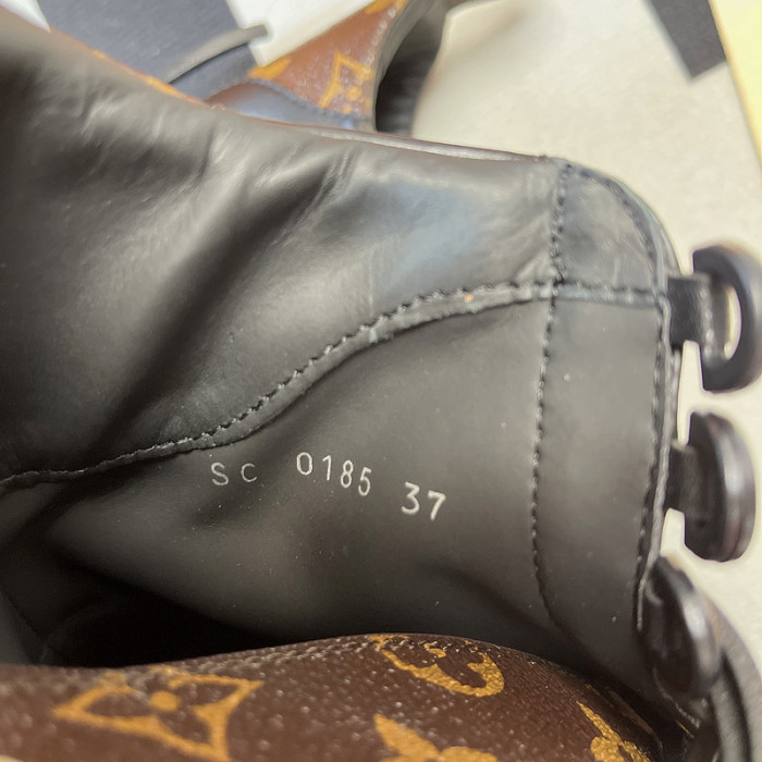 LO1_VTS-Lady-Boots