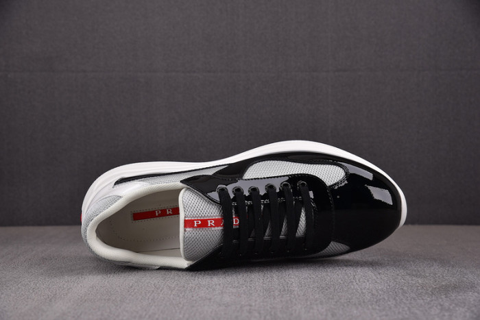 Pra*a sneaker