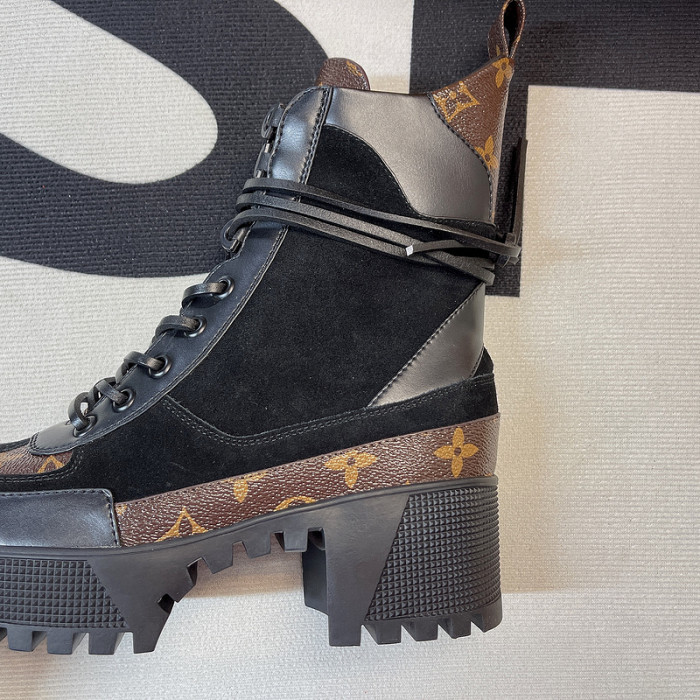 LO1_VTS-Lady-Boots