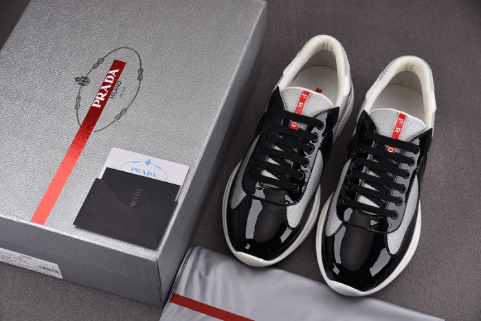 Pra*a sneaker