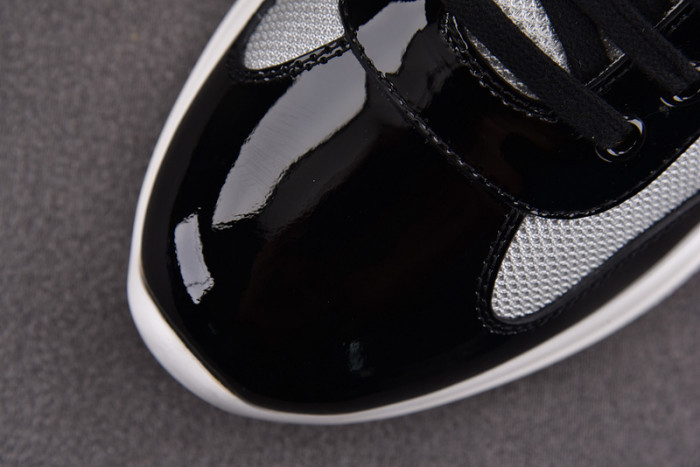 Pra*a sneaker