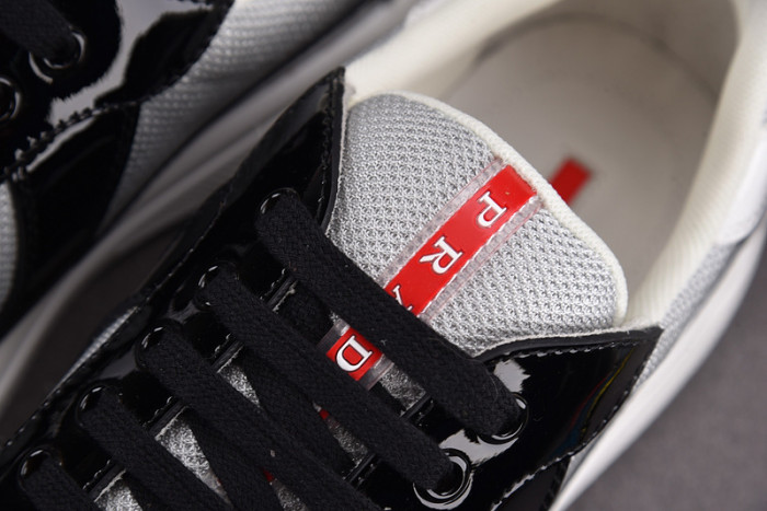 Pra*a sneaker