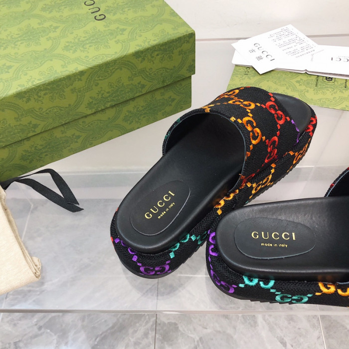 G*u*i sandal